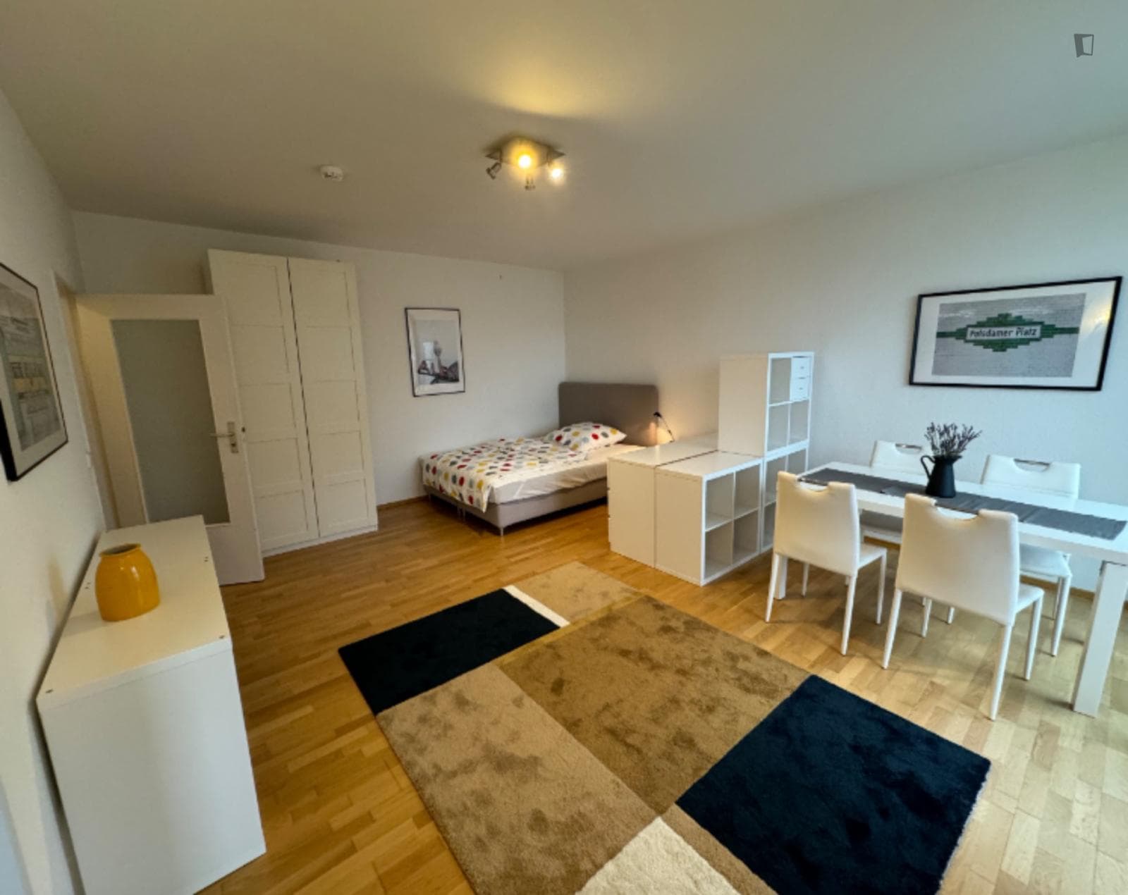Bright Studio with a balcony, close to public transport, silent, perfect homeoff photo 1