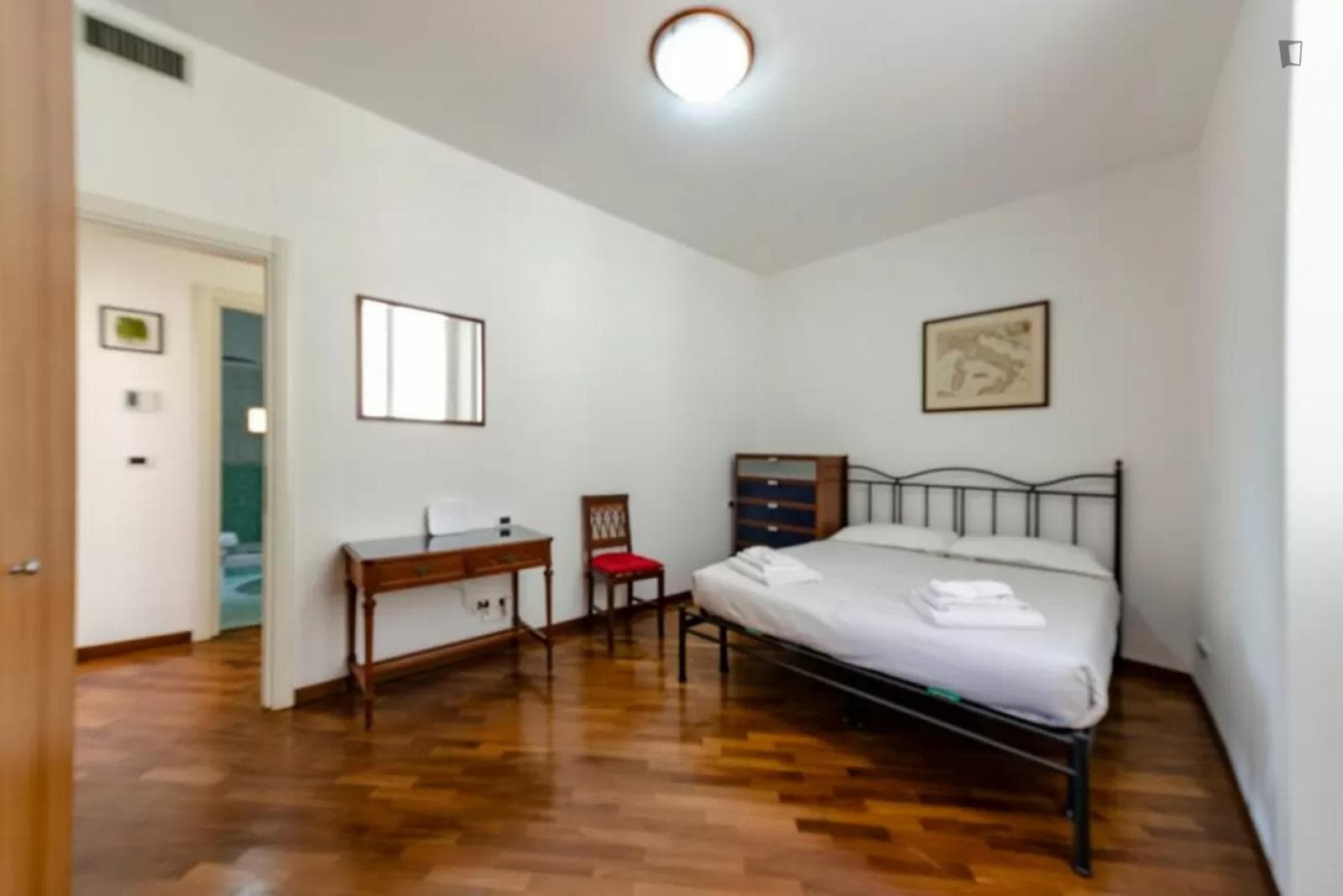 Welcoming 1-bedroom flat near the Università di Genova Economics Department photo 1