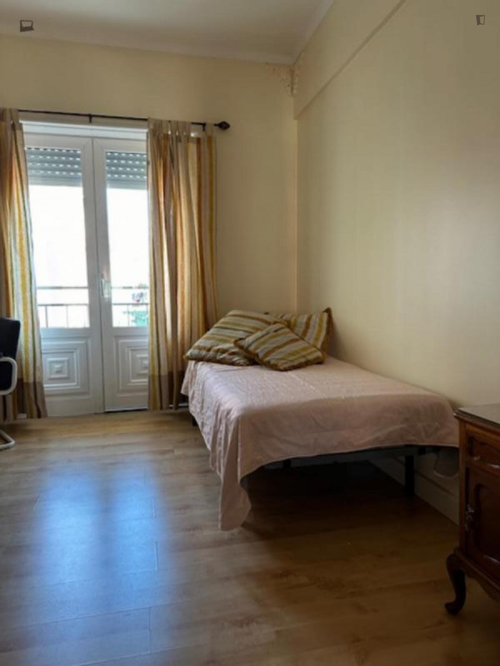 Nice single bedroom in a 5-bedroom flat photo 1