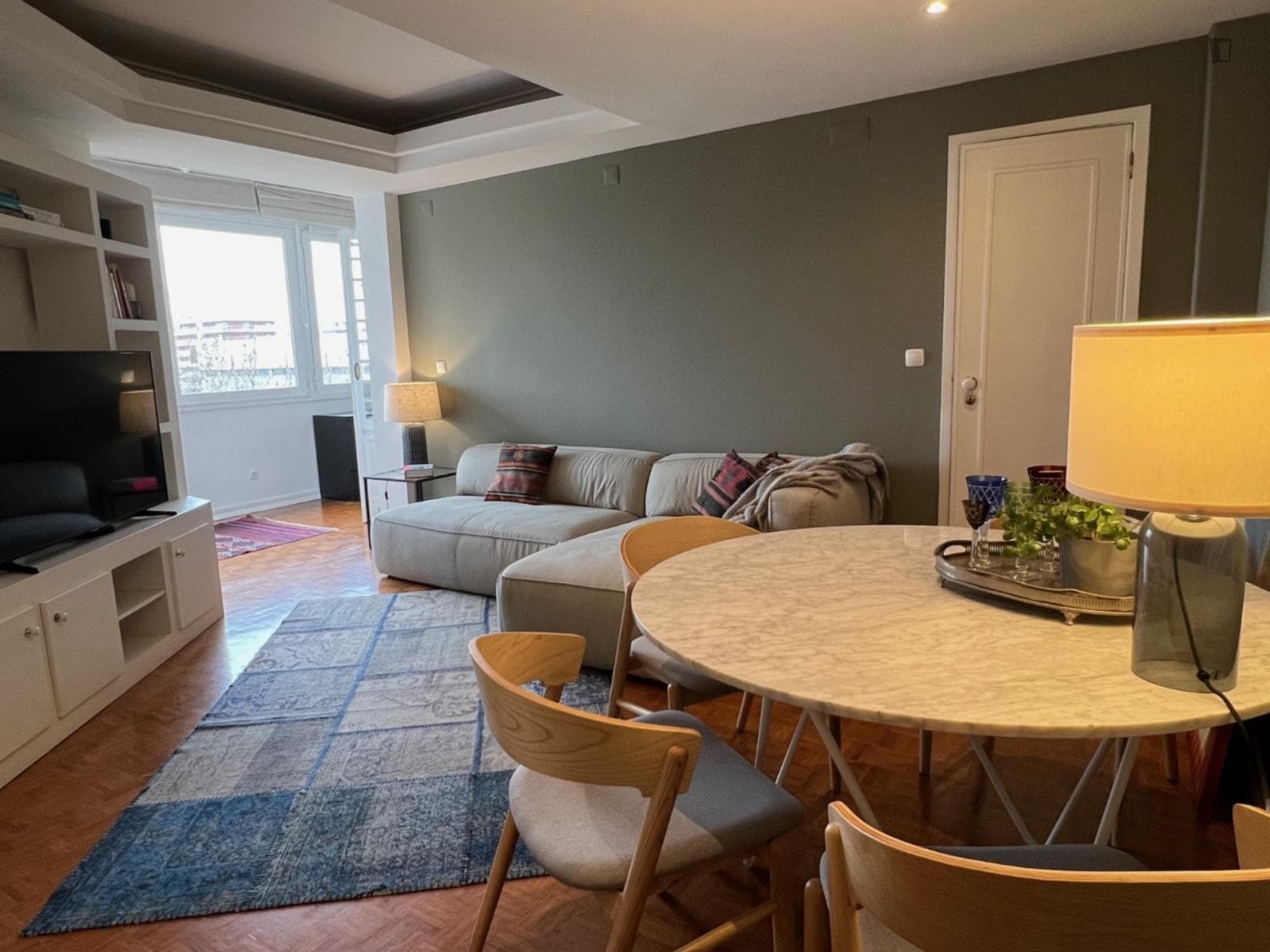 Bright 1 Bedroom Apartment with Garage close to Areeiro Metro photo 1