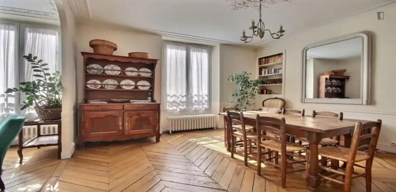 Elegant 2-bedroom apartment in the Saint Placide quarter photo 1