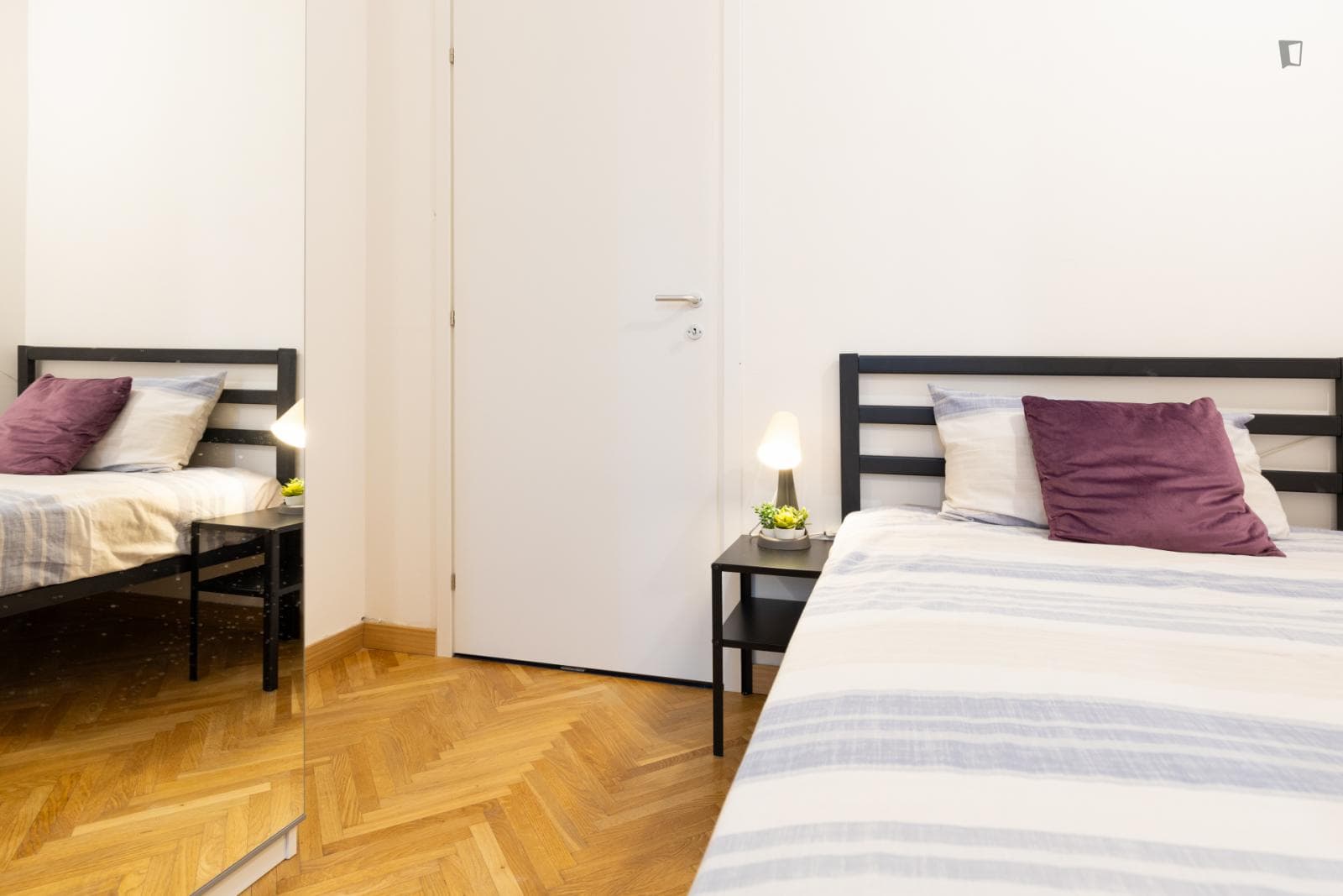 Inviting single bedroom with balcony flat near Porta Romana train station photo 1