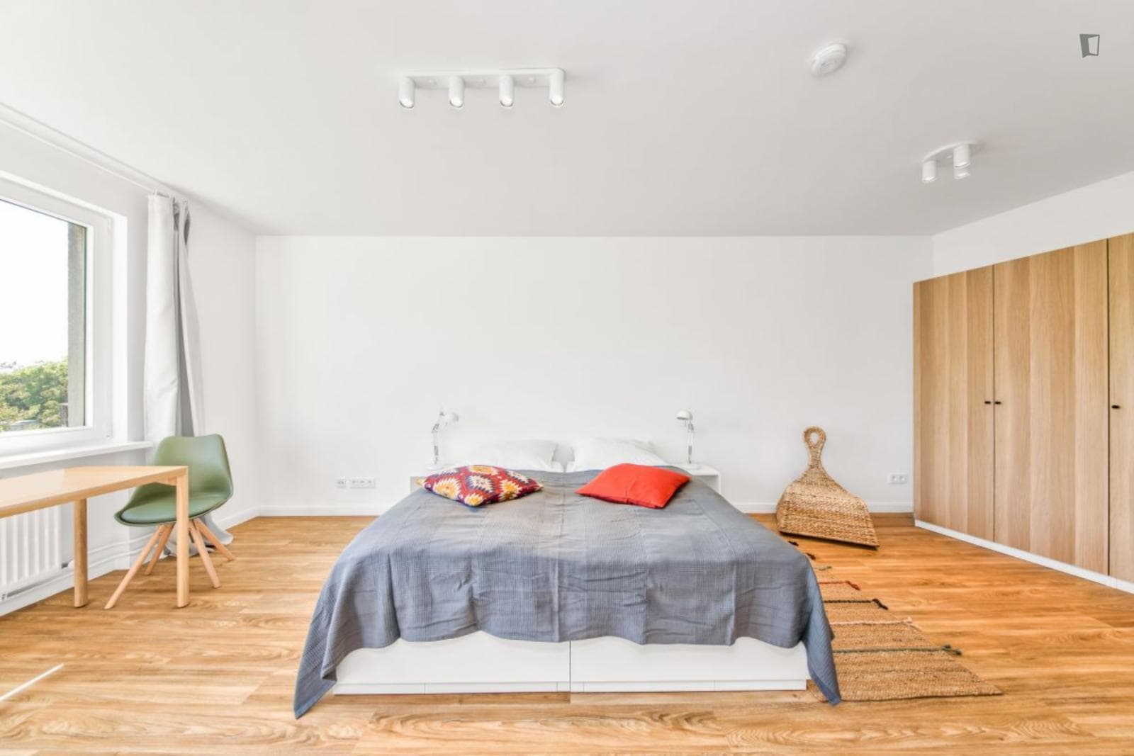 Spacious 1-bedroom apartment in Steglitz-Zehlendorf photo 1