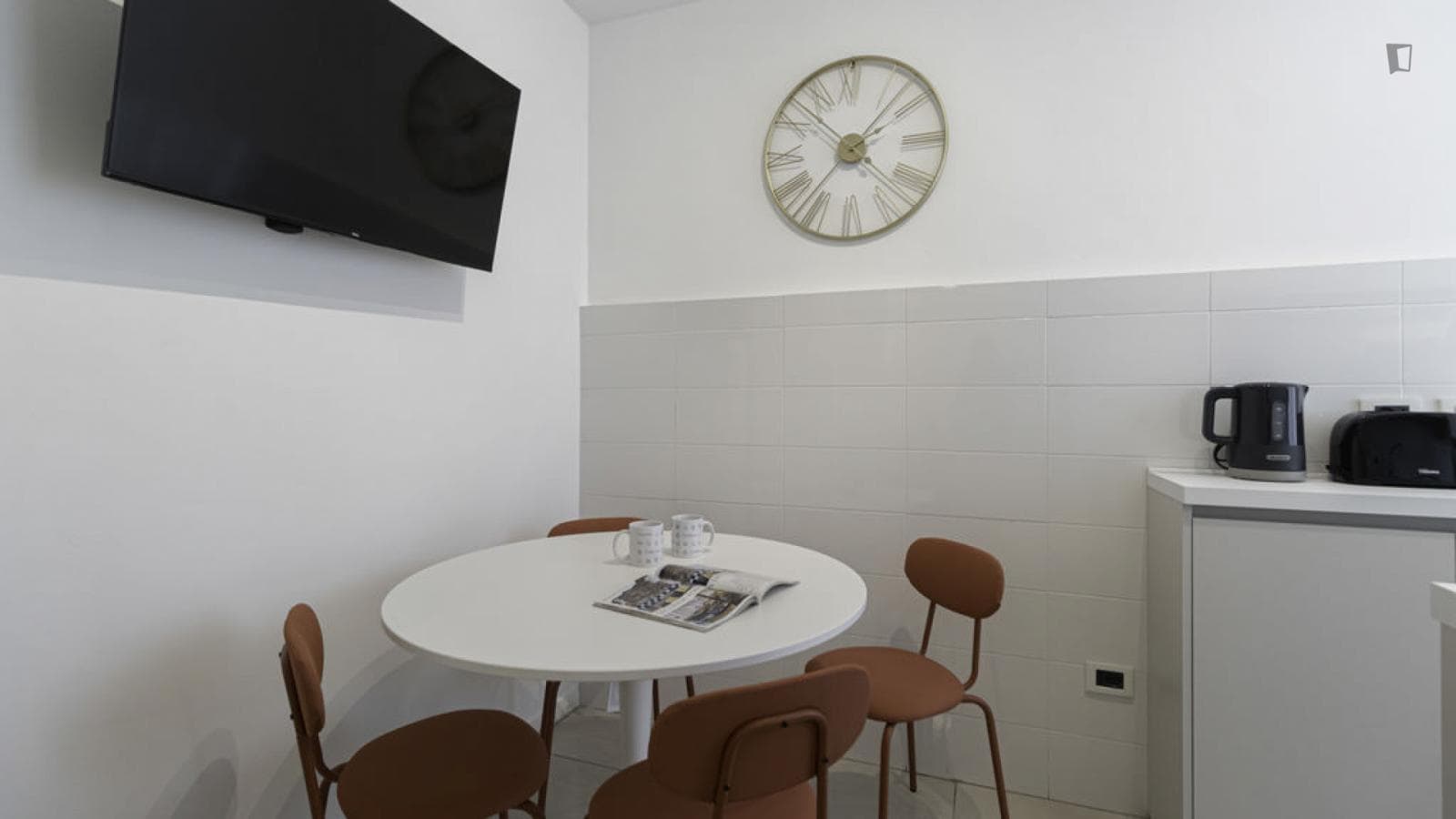 Charming 2-bedroom flat next to Isola metro station photo 1