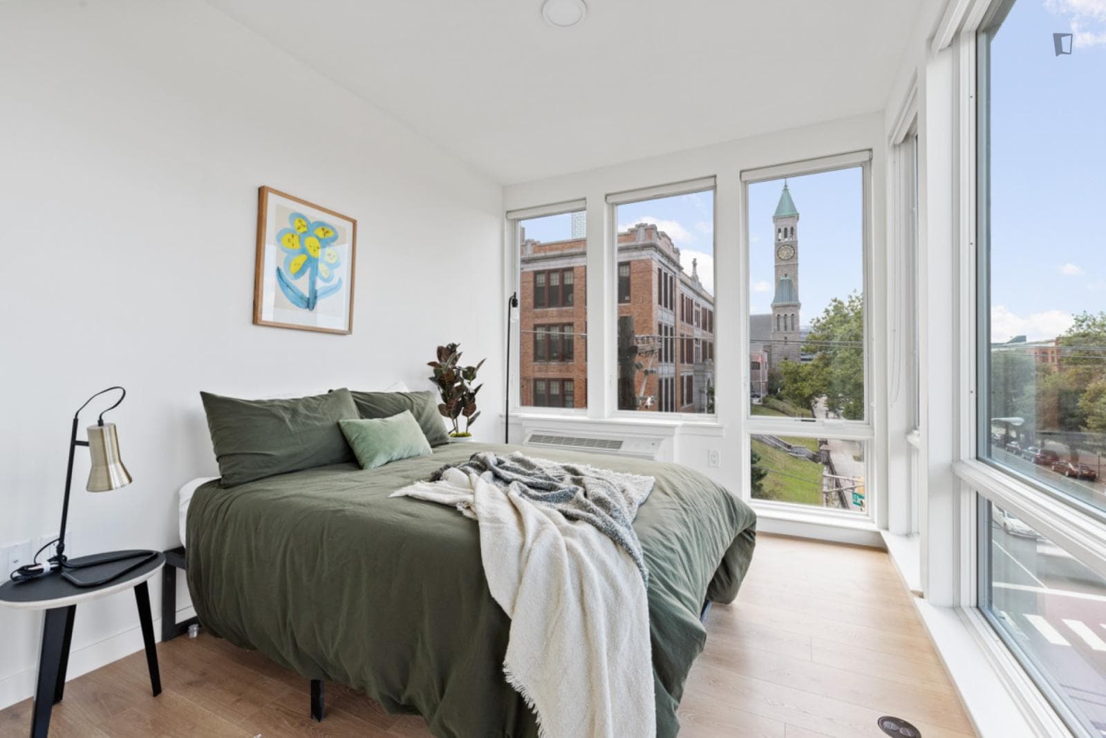 Appealing double bedroom in Journal Square photo 1