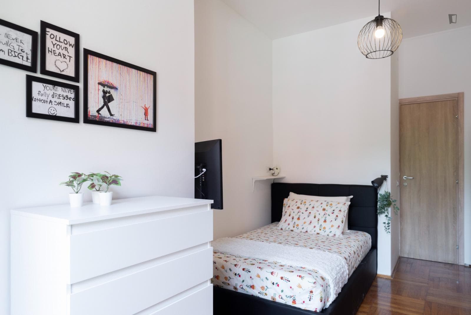Welcoming single bedroom in a 5-bedroom flat in Calvairate photo 1