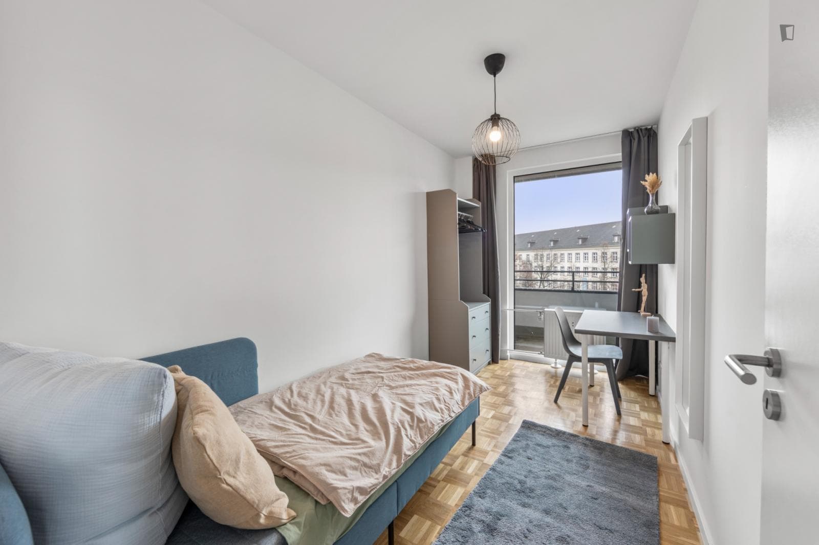 Pleasant single bedroom with balcony close to Hohenzollerndamm train station photo 1