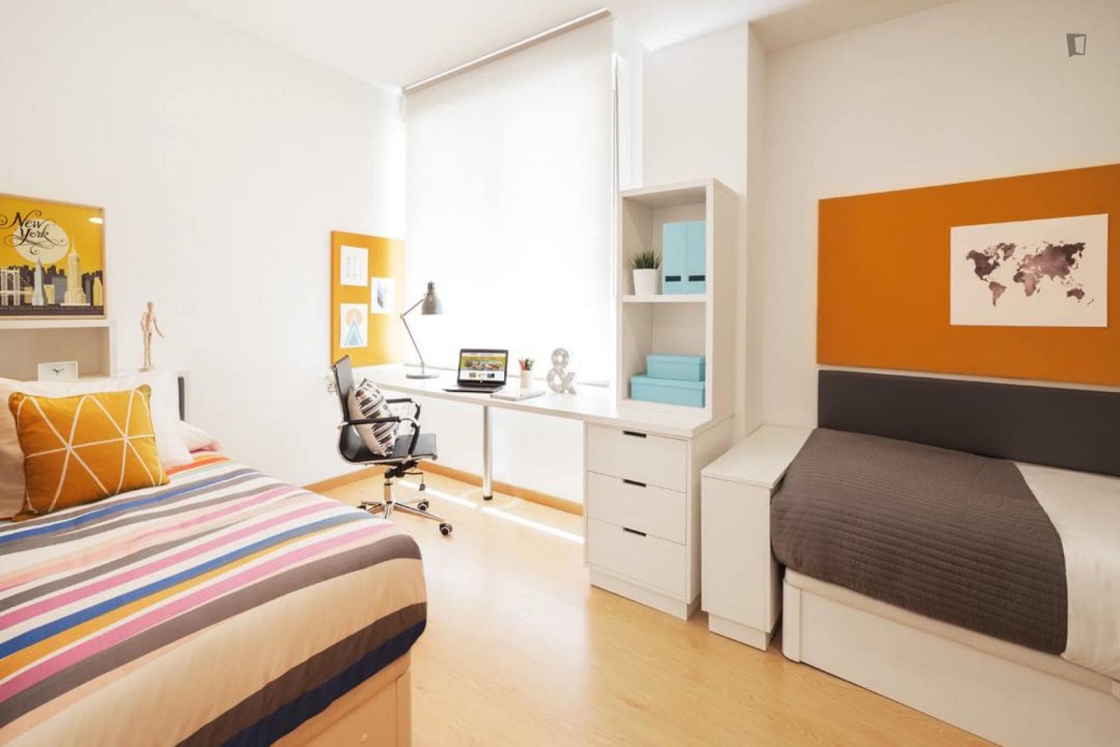 Bed in a cosy shared bedroom, in Segundo Ensanche photo 1