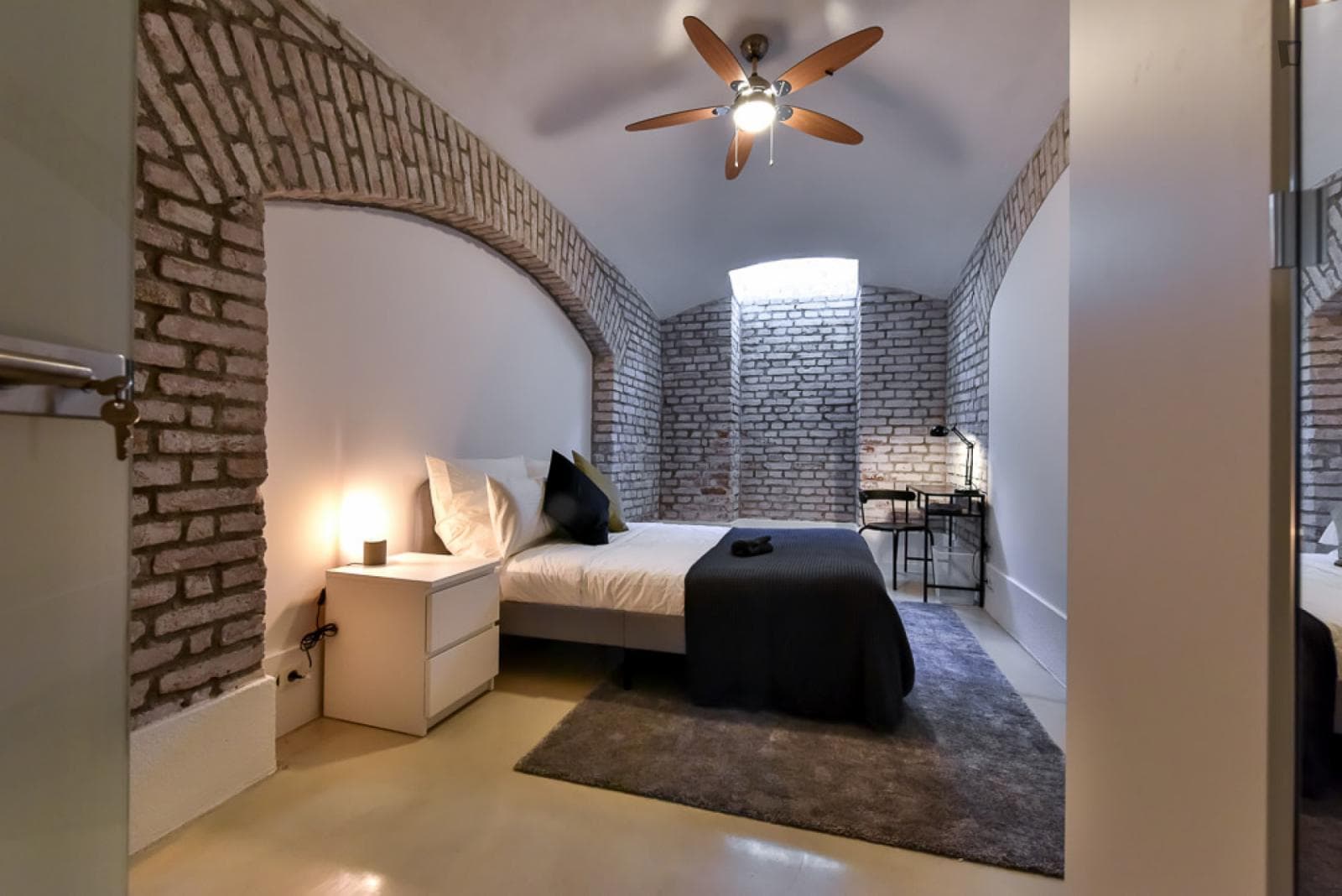 Inviting double bedroom in a student flat, in Ludwigsvorstadt-Isarvorstadt photo 1