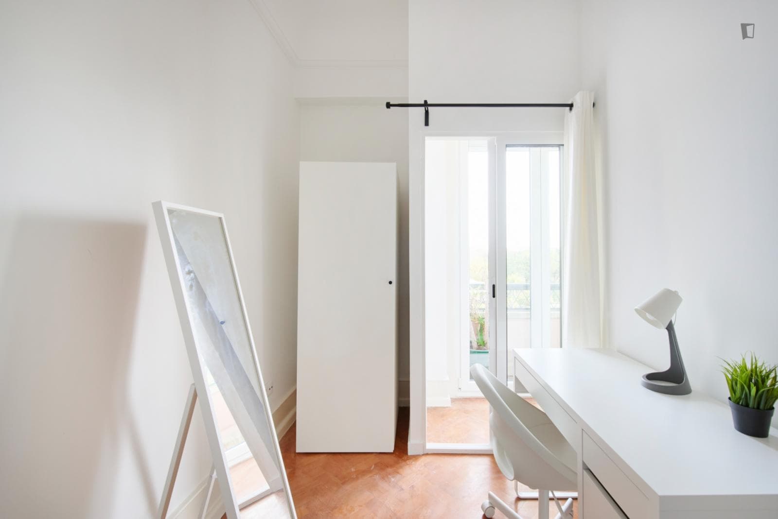 Luminous single bedroom next to Parque metro station photo 1