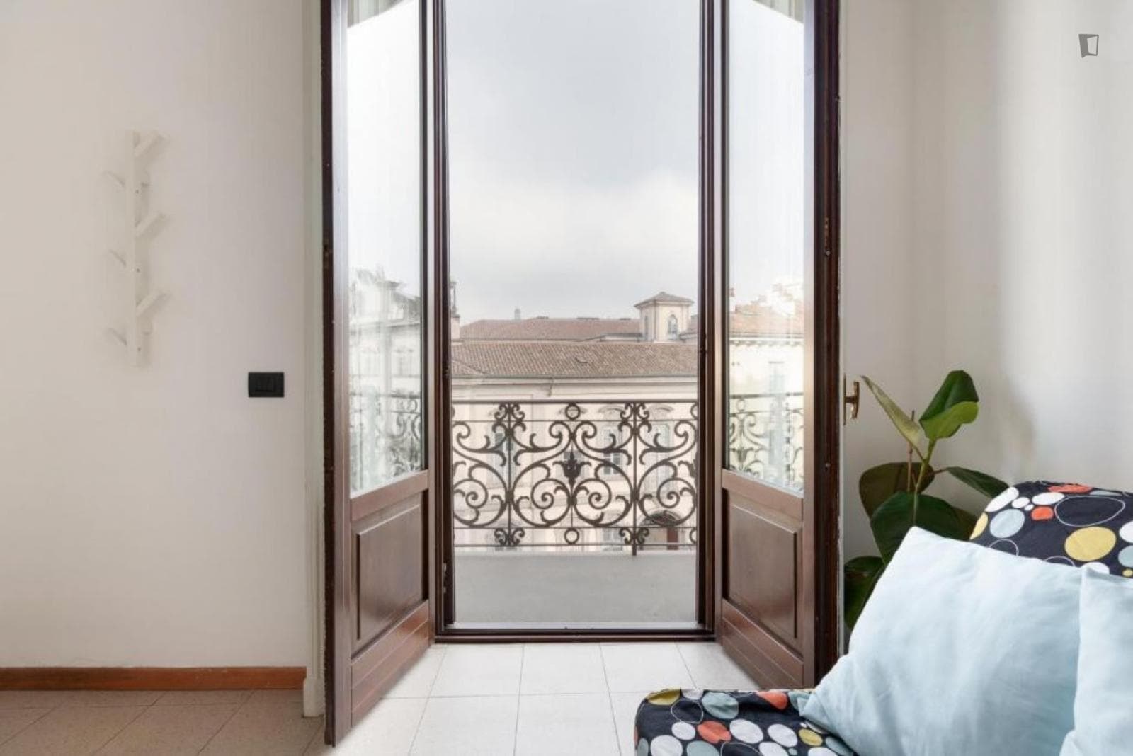 Bright studio apartment near Castello Sforzesco photo 1
