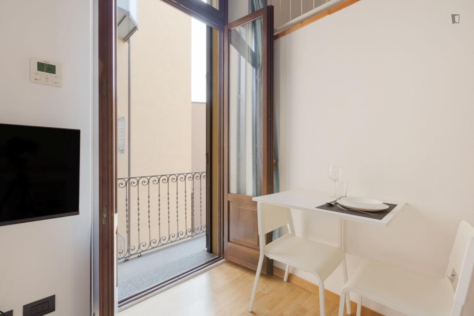 Bright and breezy studio in Sant'Ambrogio photo 1