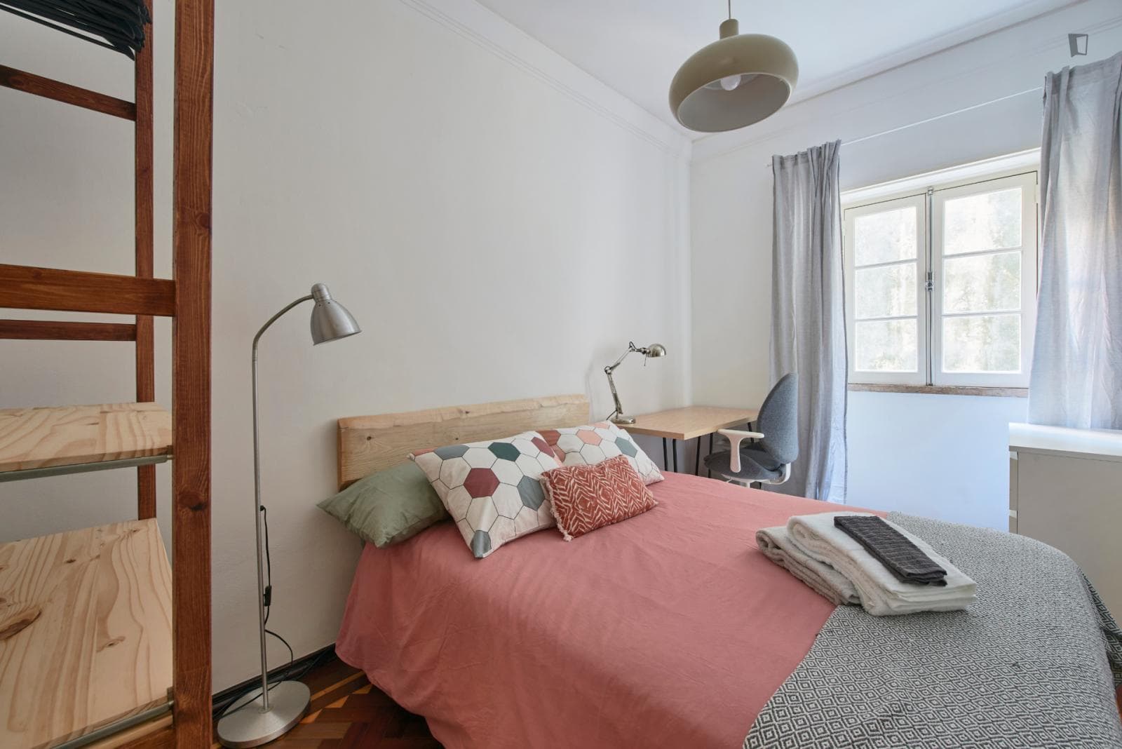 Cozy bedroom in Arroios photo 1