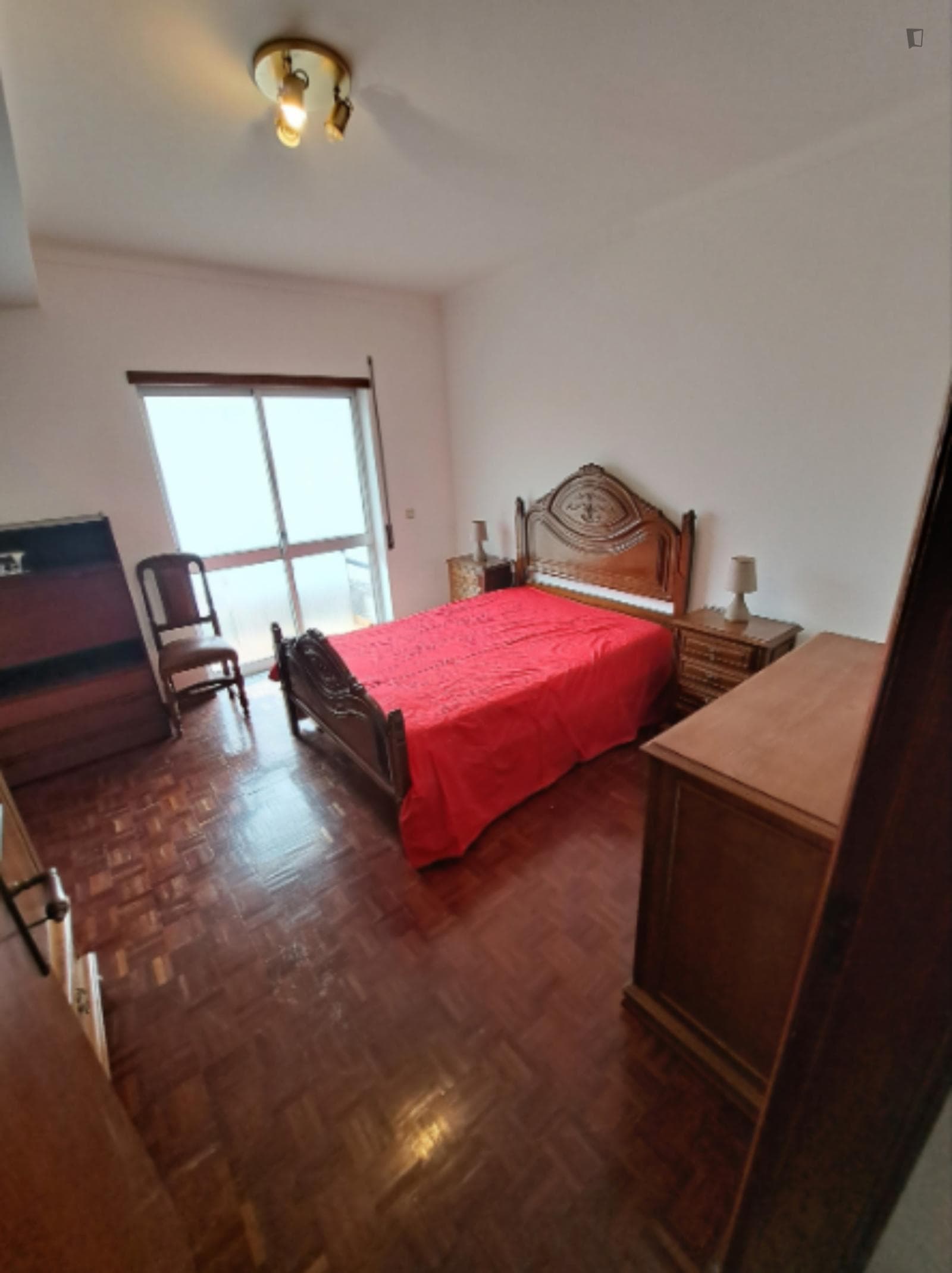 Spacious Double Bedroom with Balcony close to Faculdade de Farmácia da Universidade de Coimbra  photo 1