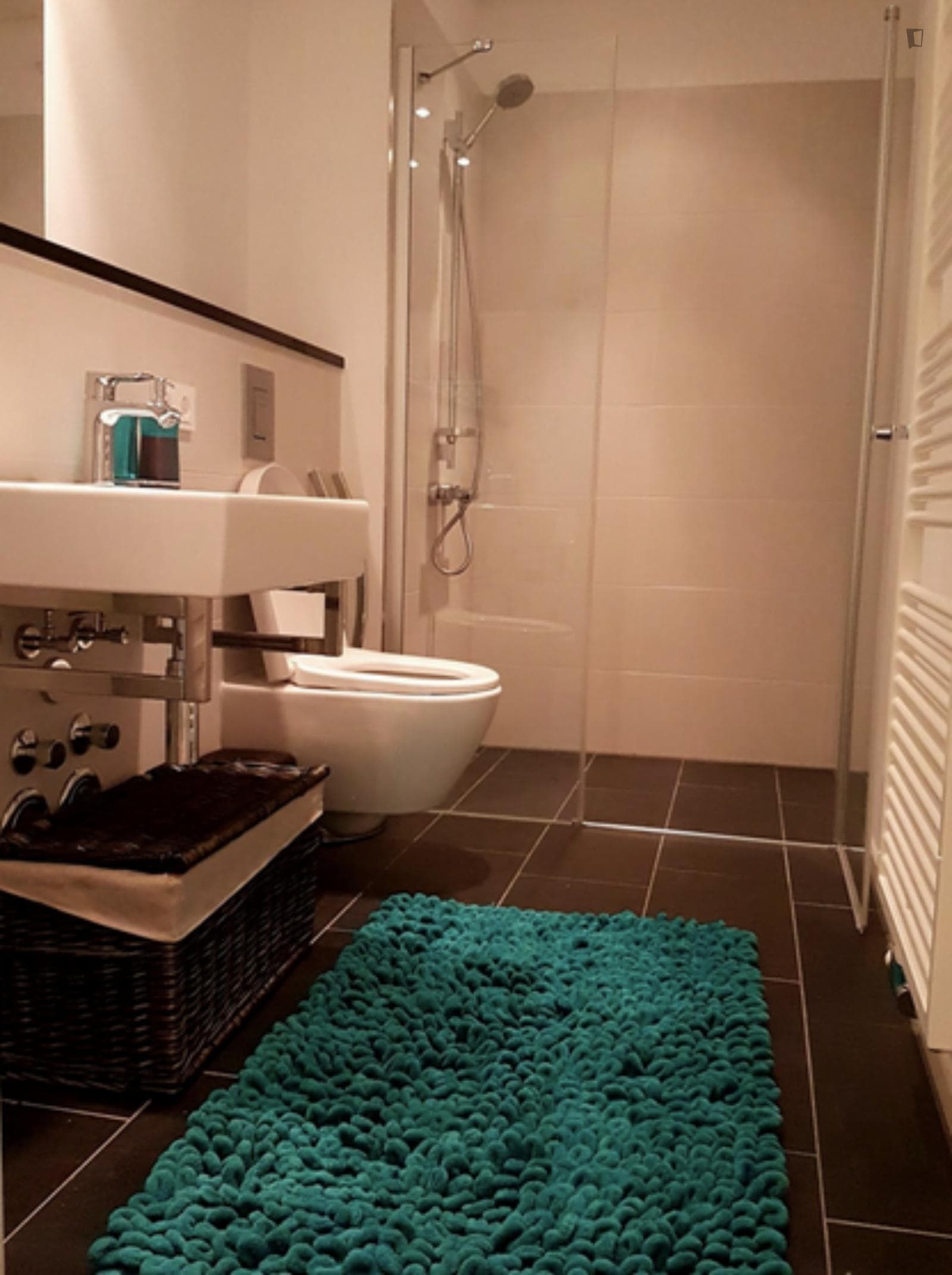 Cosy 2-bedroom flat with private garden close to Nordbahnhof train station photo 1