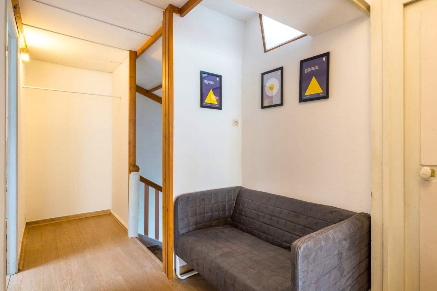 8-Bed Apartment on Rue Villebois Mareuil photo 1