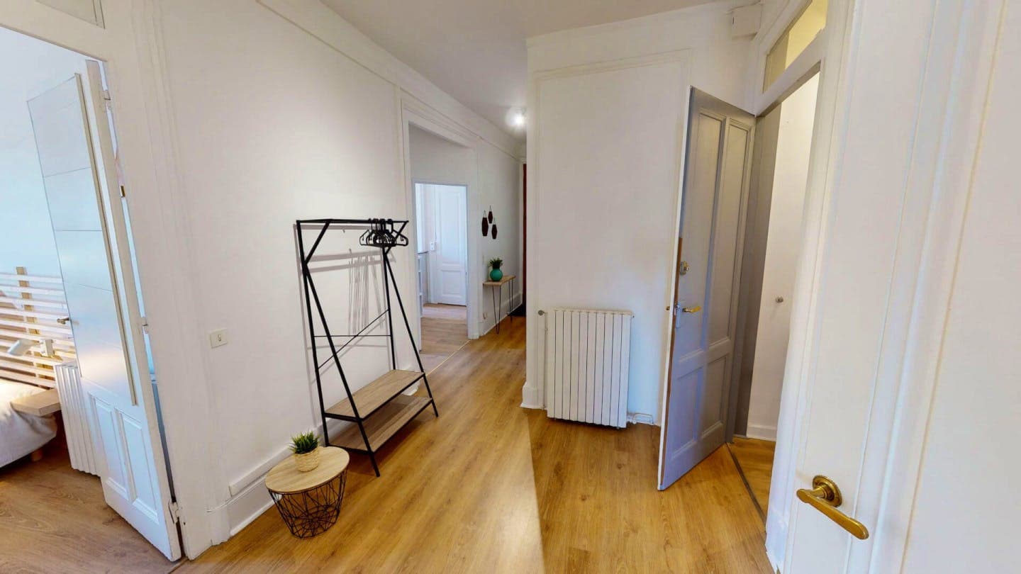 5-Bed Apartment on rue Gasparin photo 1