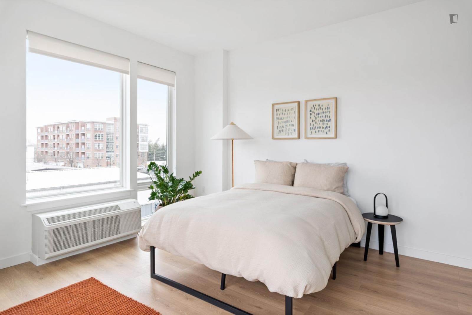 Appealing double bedroom near Lincoln Park photo 1