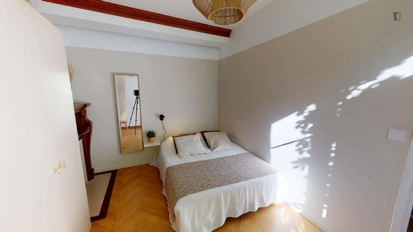 Sunny double bedroom in Villiers-la-Garenne photo 1