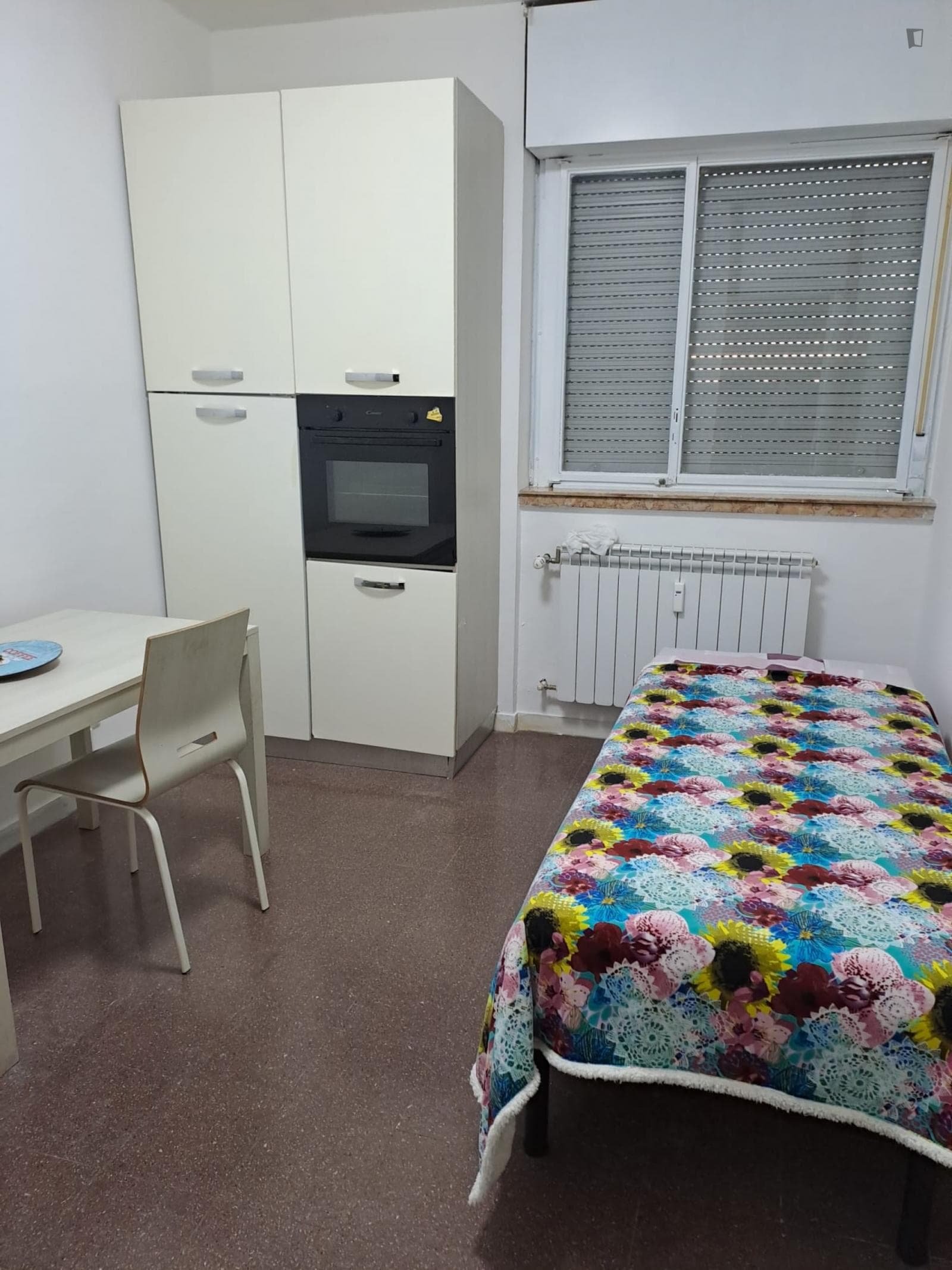 Cosy Single Bedroom near Metro Jonio photo 1
