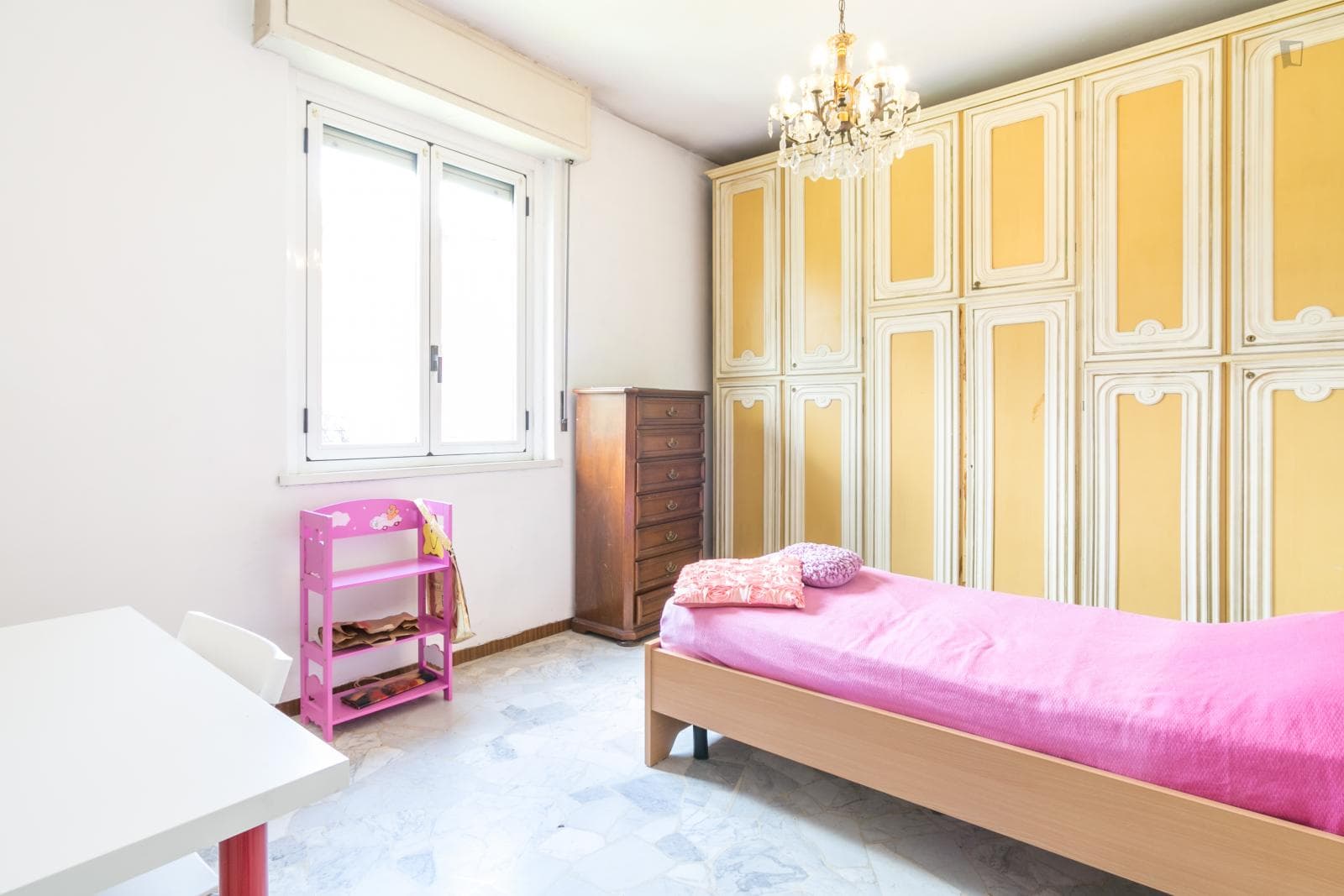 Single bedroom in a 2-bedroom apartment perfect for Bocconi photo 1