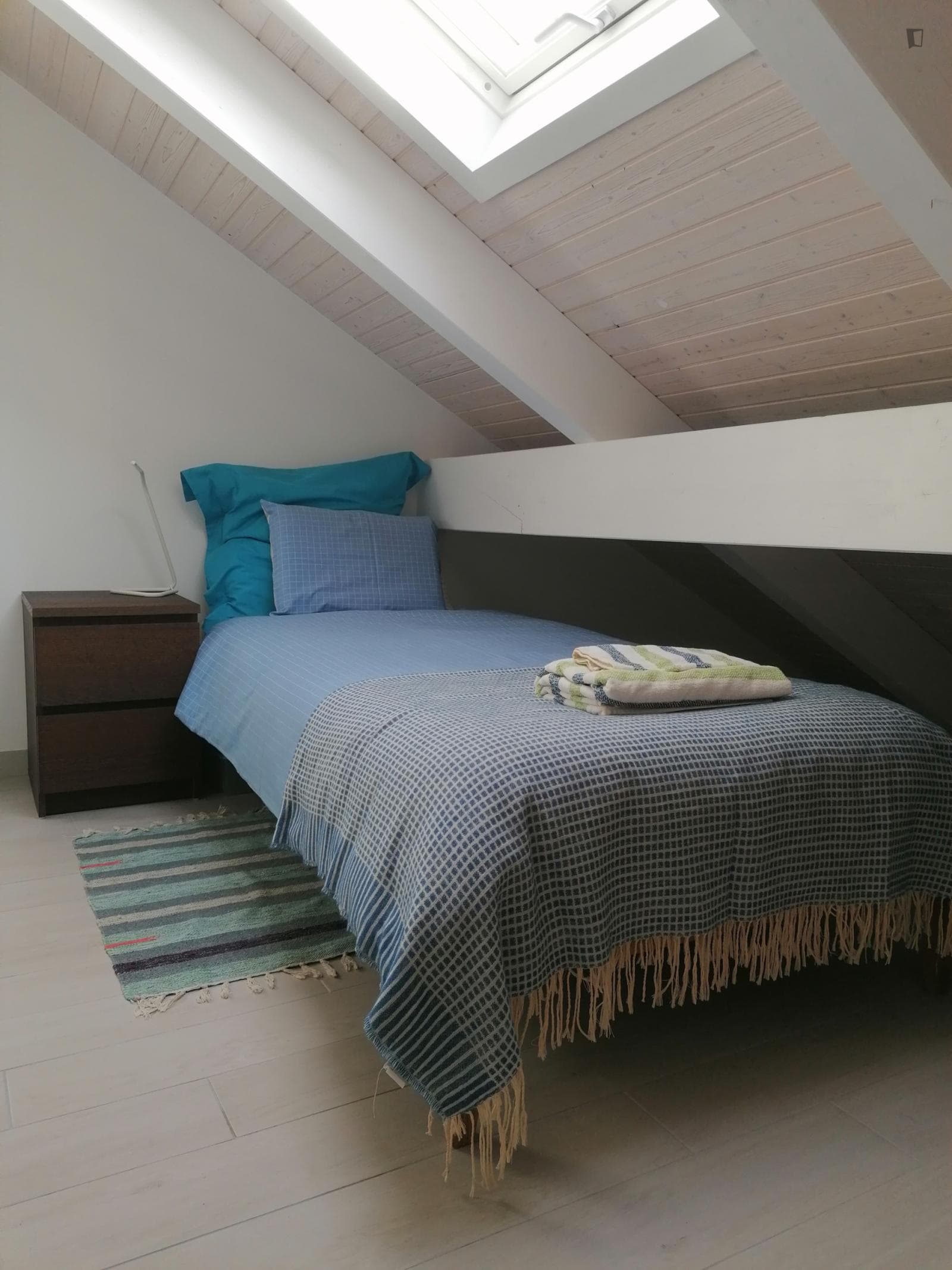 Bright single bedroom next to Faculdade de Arquitetura  photo 1