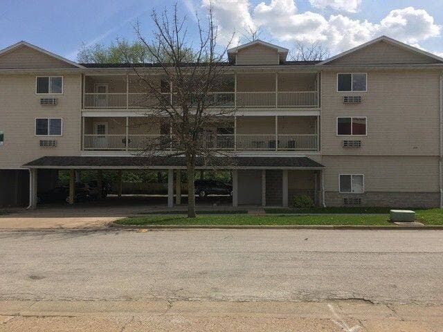 209 W Griggs Urbana IL photo 1