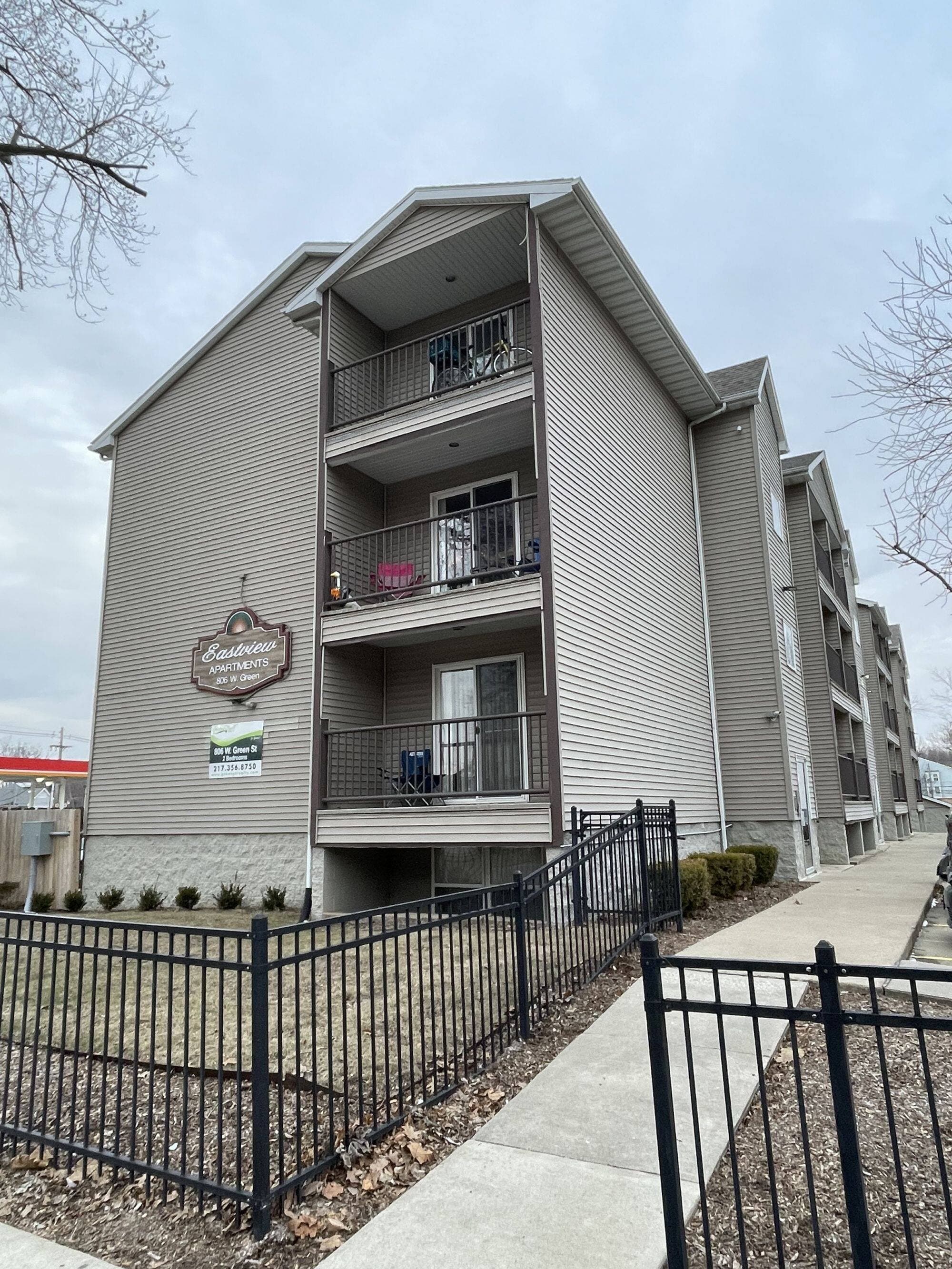 806 W Green St Urbana IL photo 1