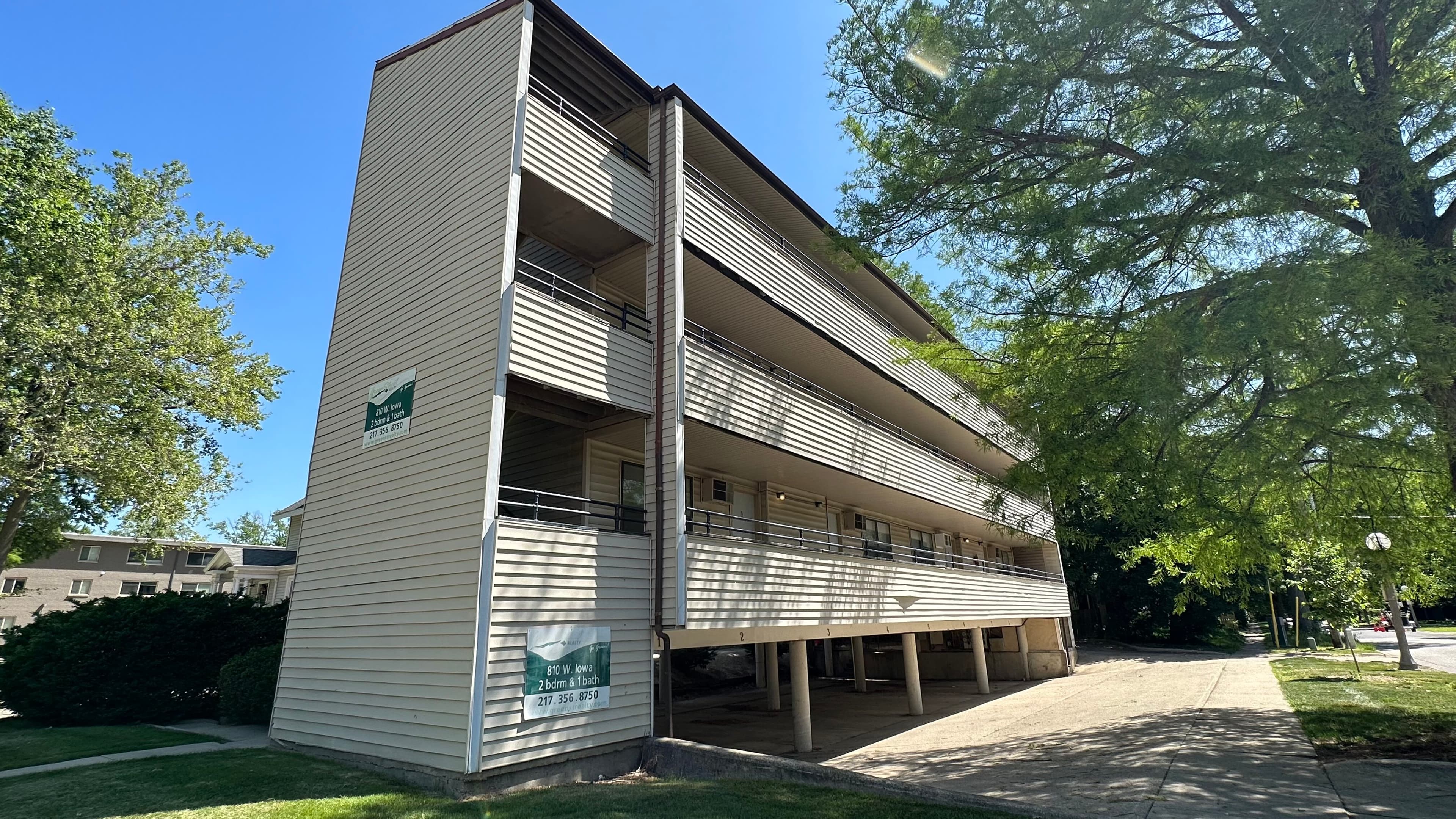 810 W. Iowa St Urbana IL photo 1