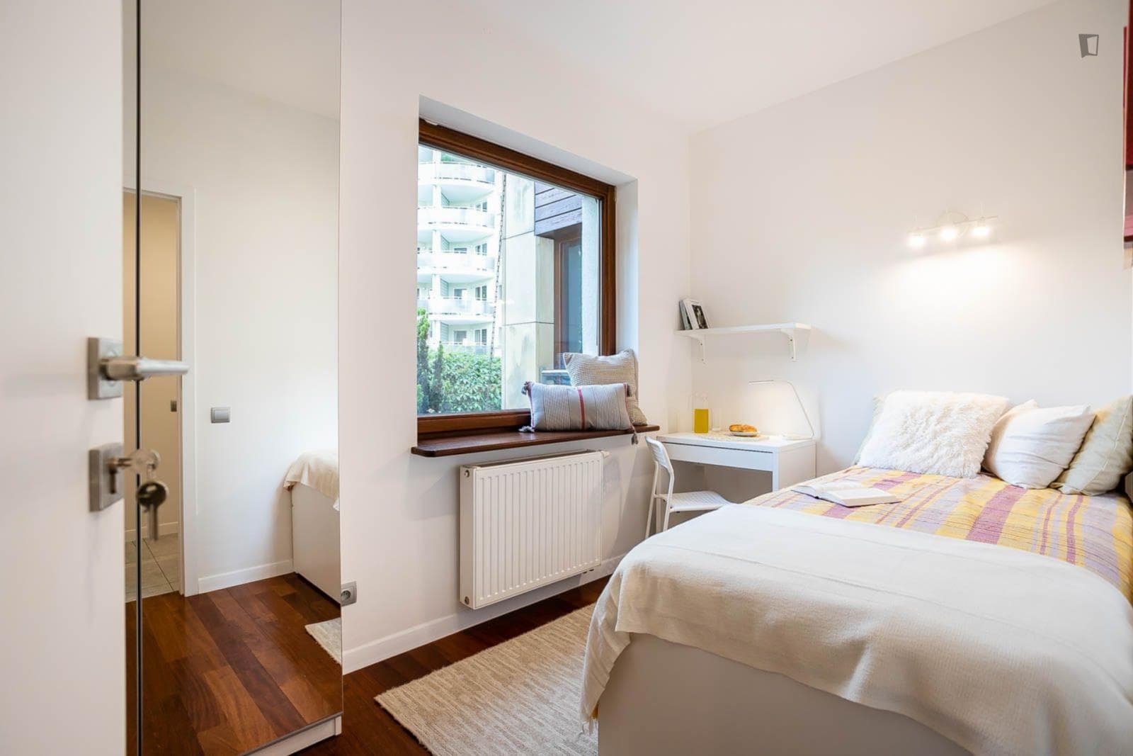 Amazing 2-bedroom apartment near Metro Wilanowska photo 1