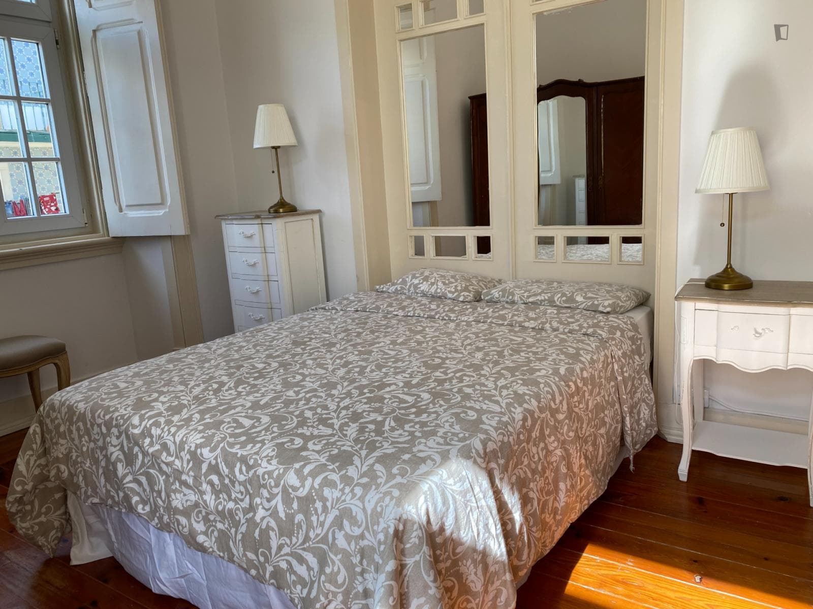 Sunny single bedroom close to Jardim do Torel photo 1