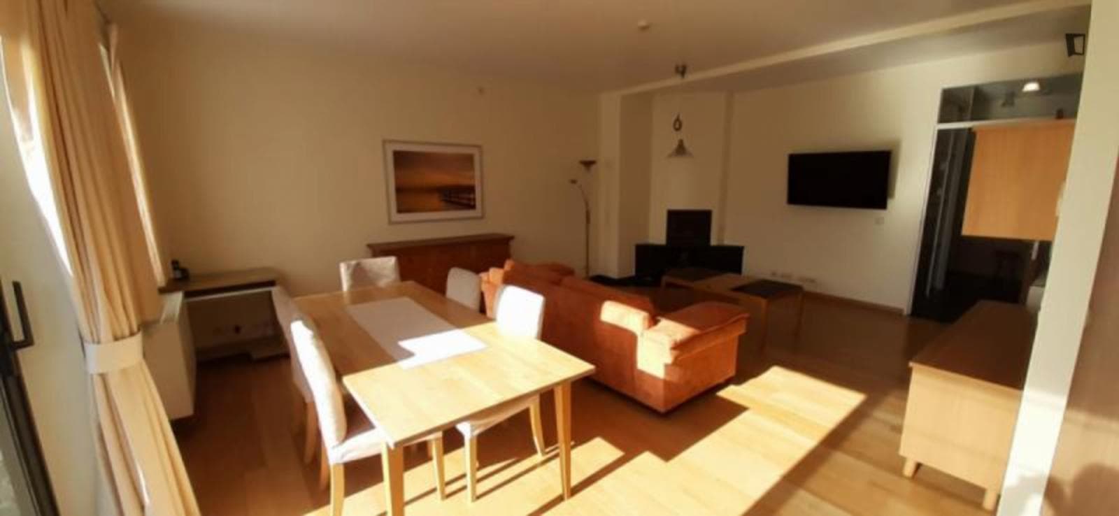 Bright 2-Bedroom apartment with terrace, near Meiser Station photo 1