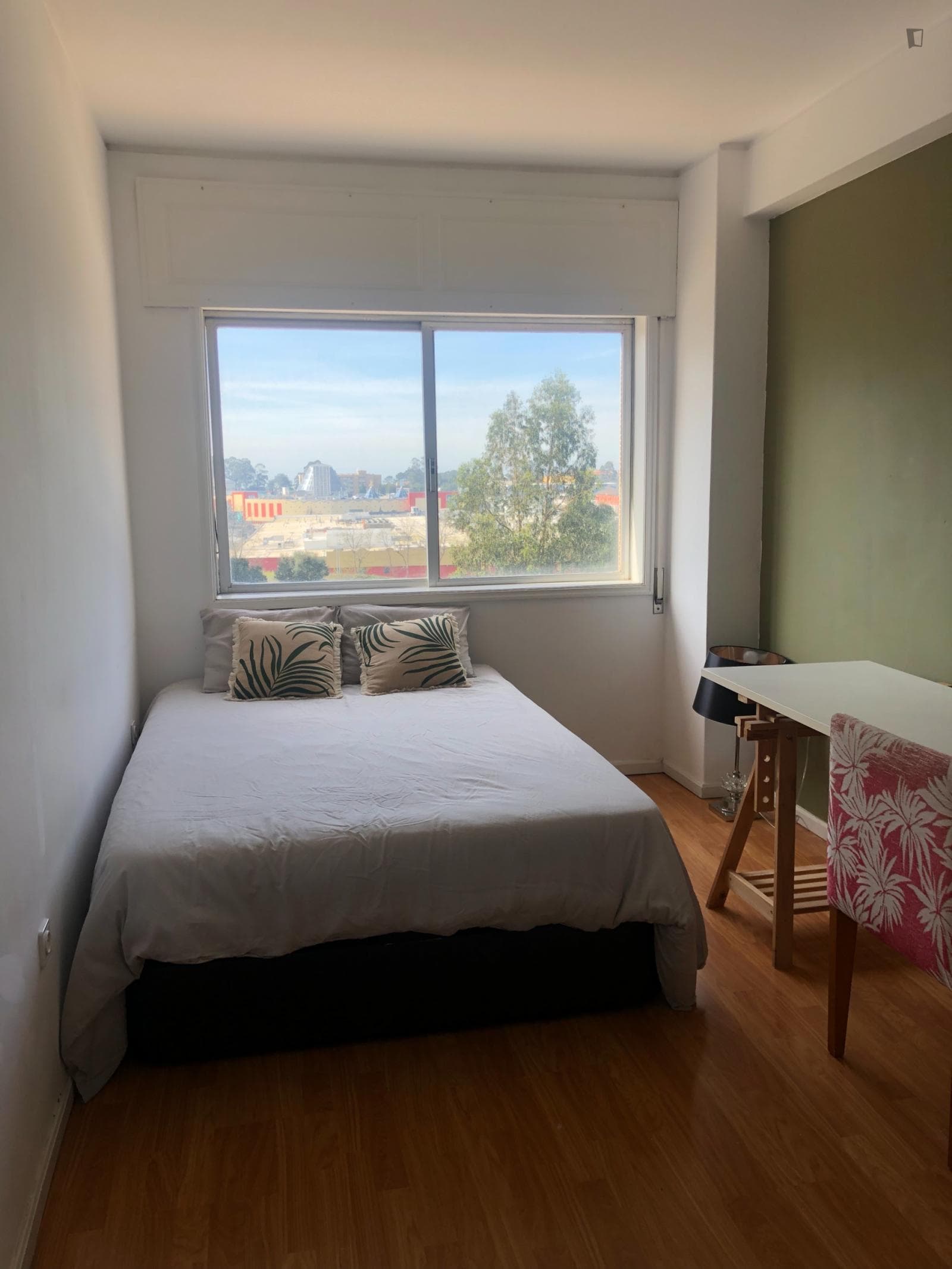 Double bedroom in 2-bedroom apartment photo 1