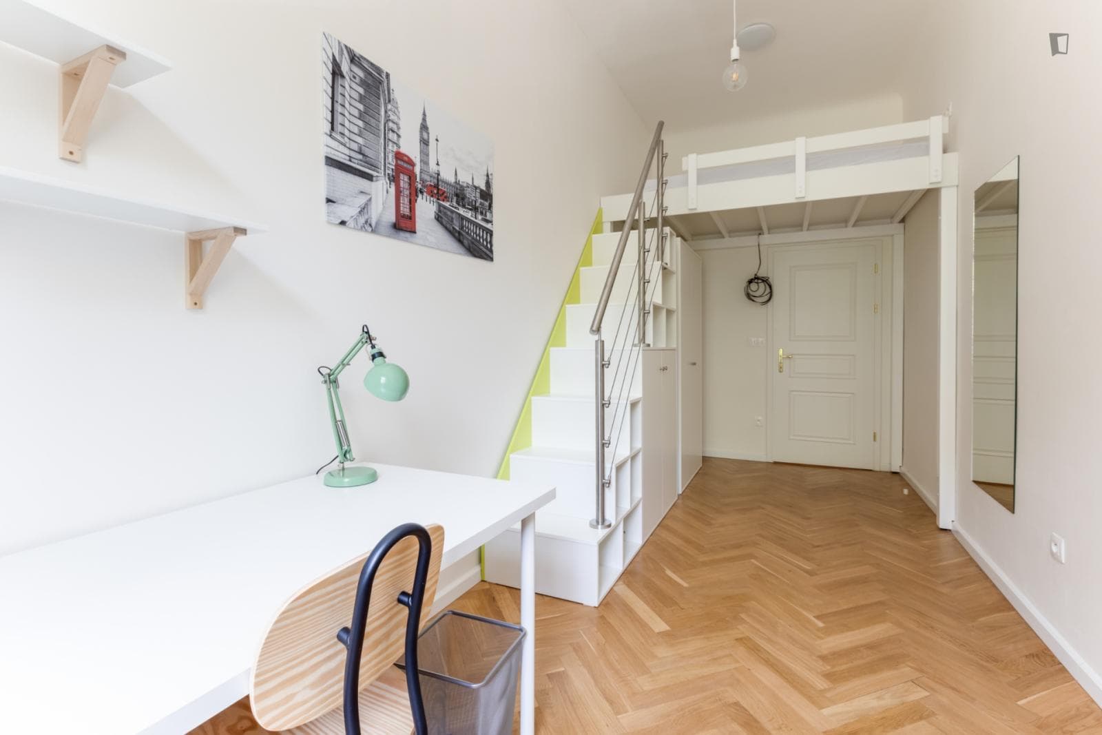 Bright double bedroom near the Kinsky Garden photo 1
