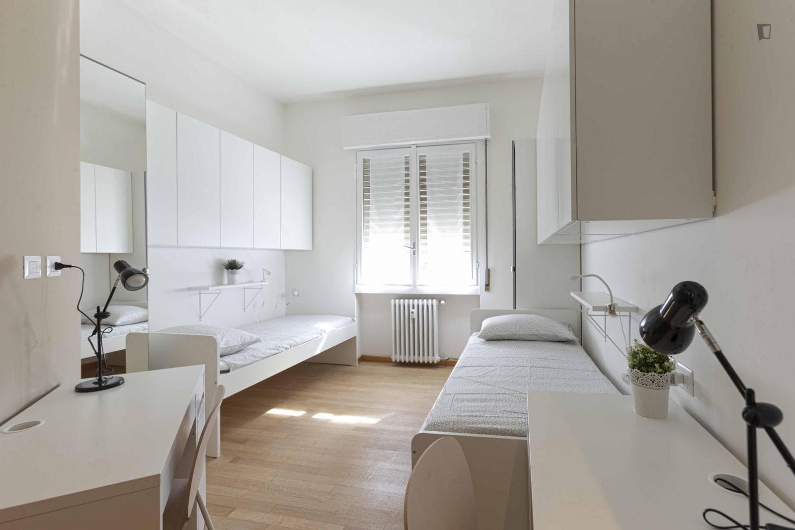 Elegant single bedroom close to Zara metro station photo 1