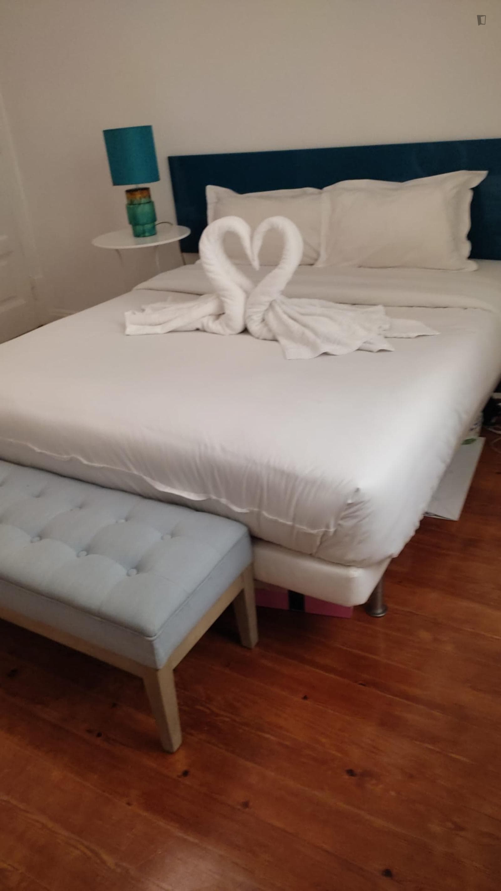 Nice double bedroom next to São Sebastião metro photo 1