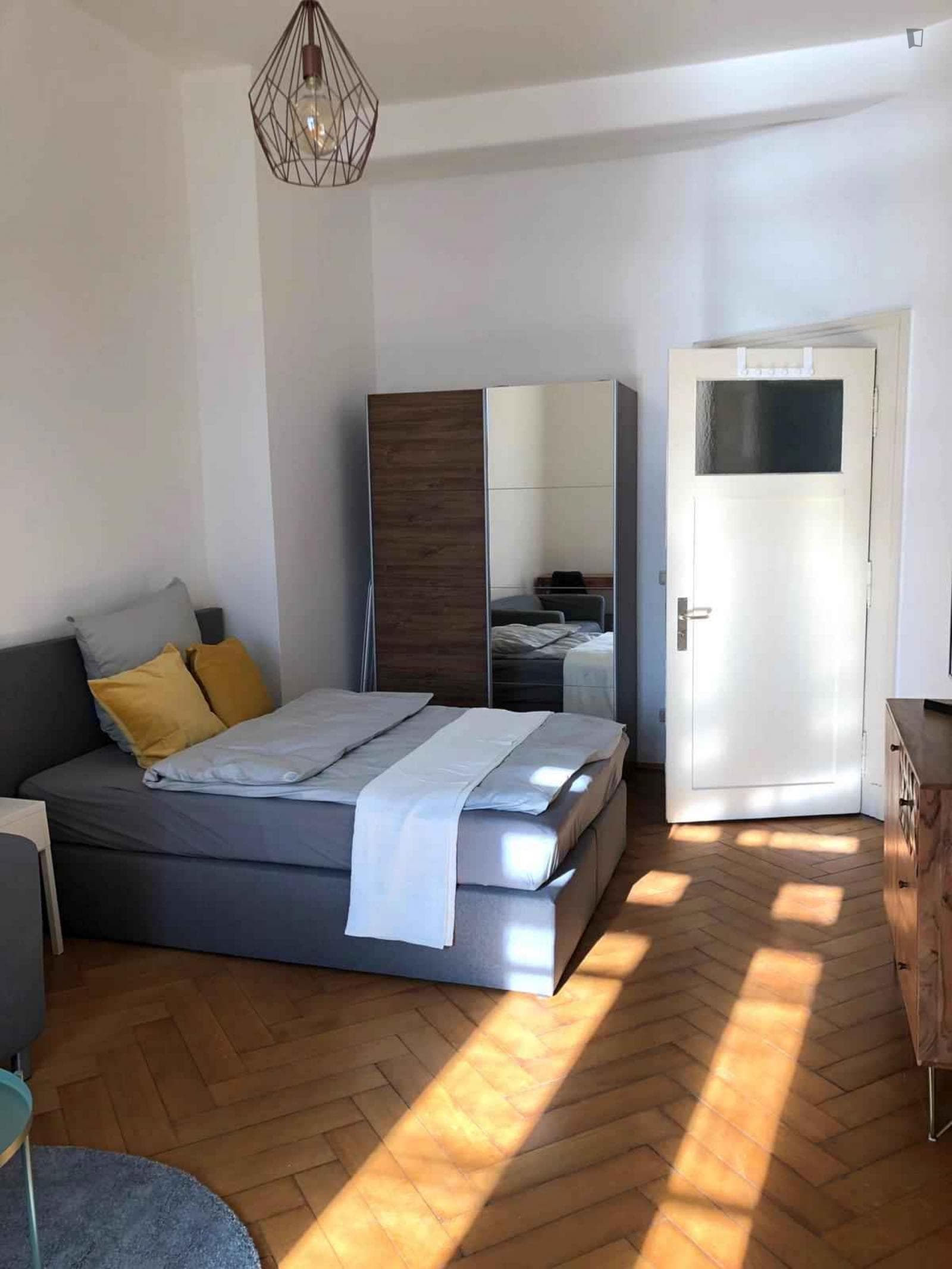Spacious double bedroom in Ludwigsvorstadt-Isarvorstadt photo 1
