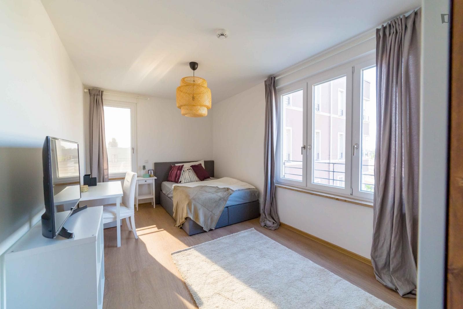 Luminous double bedroom in Moabit photo 1