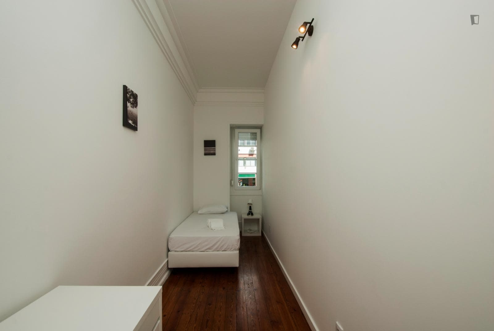 Homely single bedroom in the Marquês de Pombal area photo 1