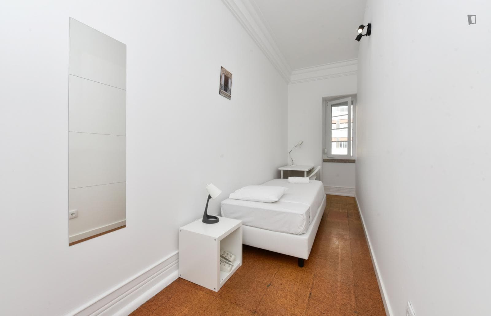 Smart single bedroom a short walk from the The Marquis of Pombal Square photo 1