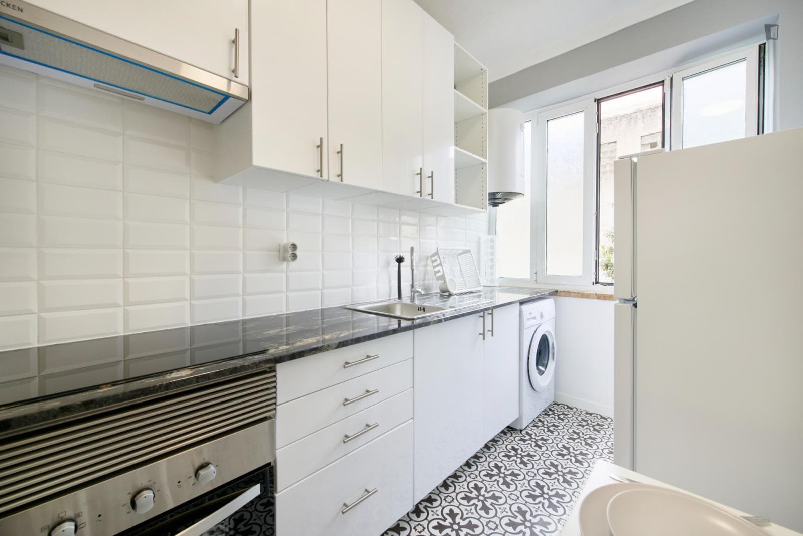 Appealing double bedroom near the Reboleira train station photo 1