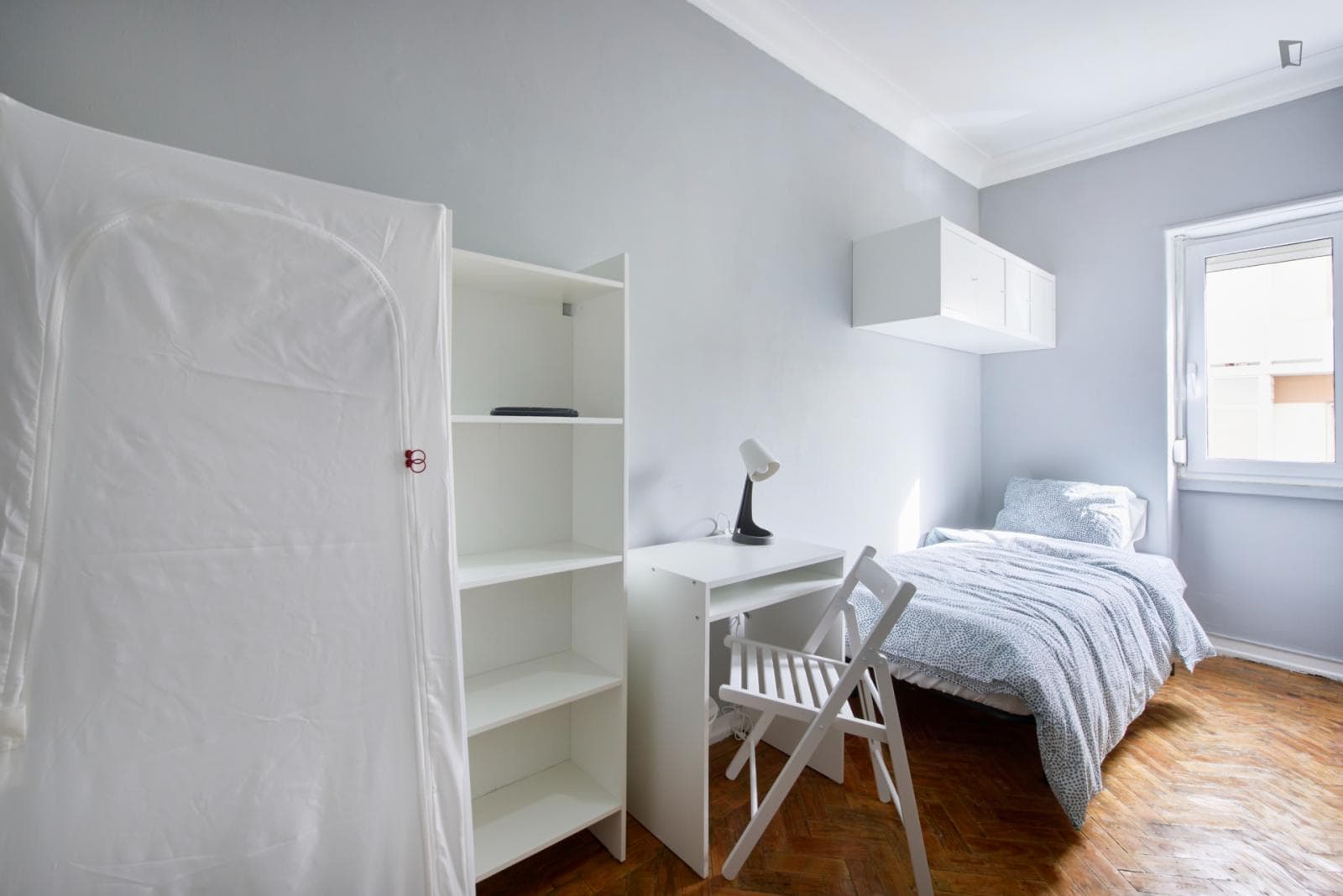 Tasteful single bedroom near the Reboleira train station photo 1