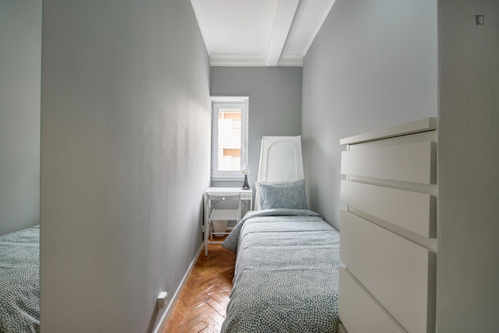 Single bedroom in a student flat, near the Reboleira metro photo 1