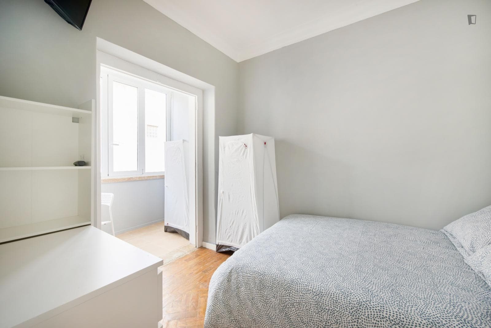 Neat and cosy double bedroom in Amadora photo 1