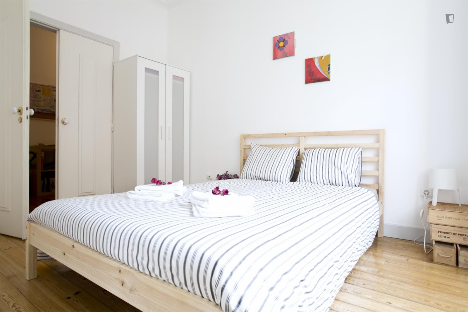 Charming double ensuite bedroom in Baixa photo 1