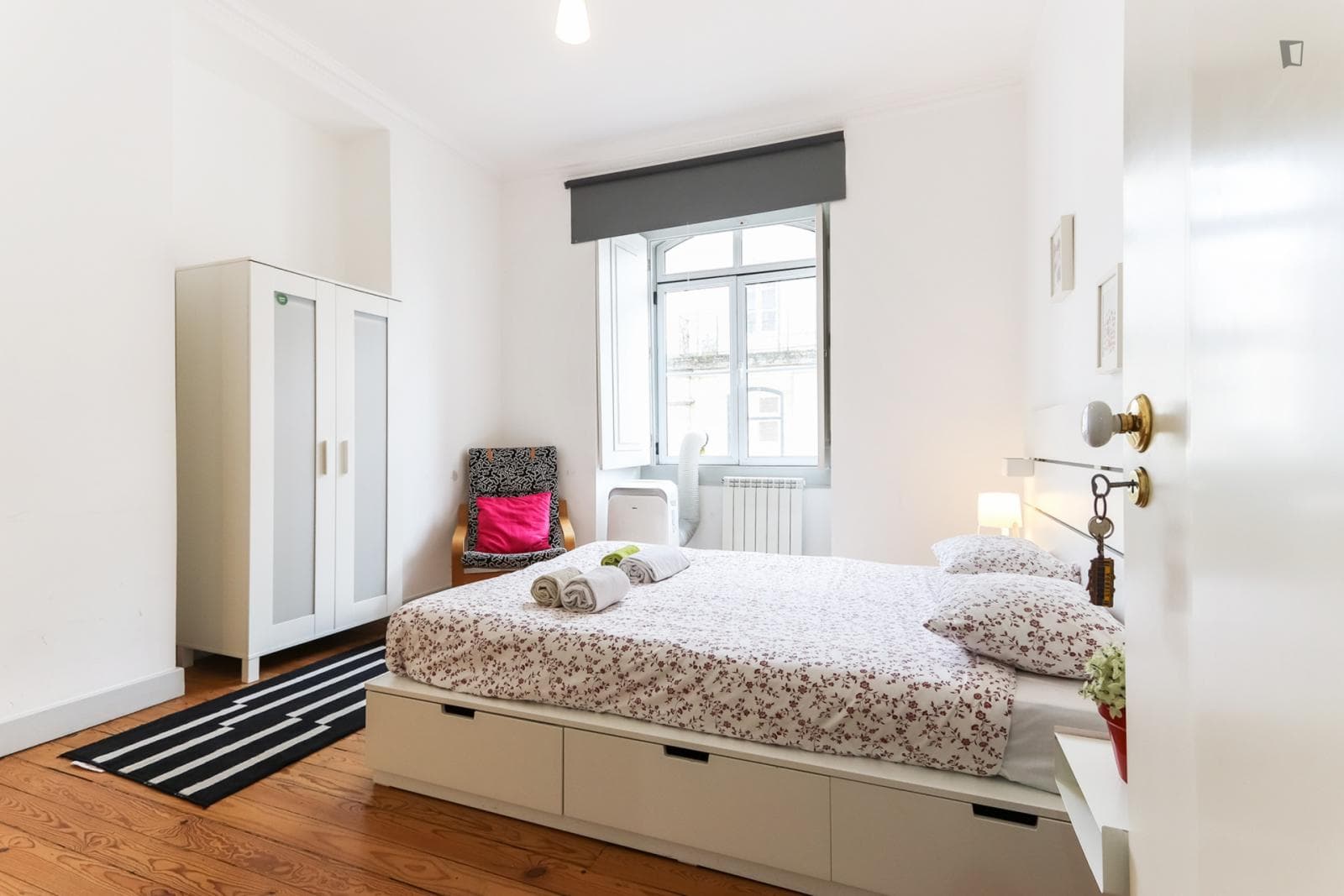 Cosy ensuite double bedroom in Baixa photo 1