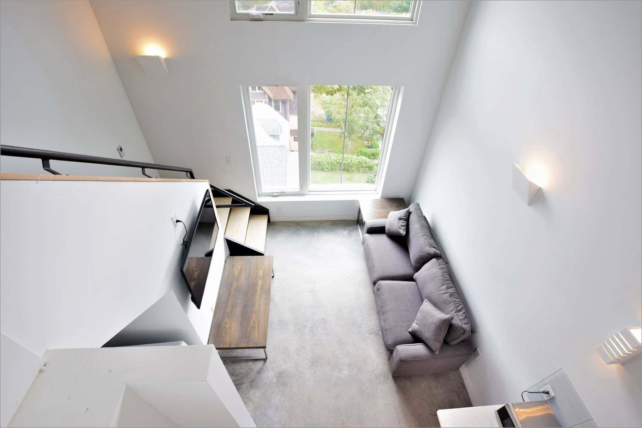 Lux Ithaca photo 1