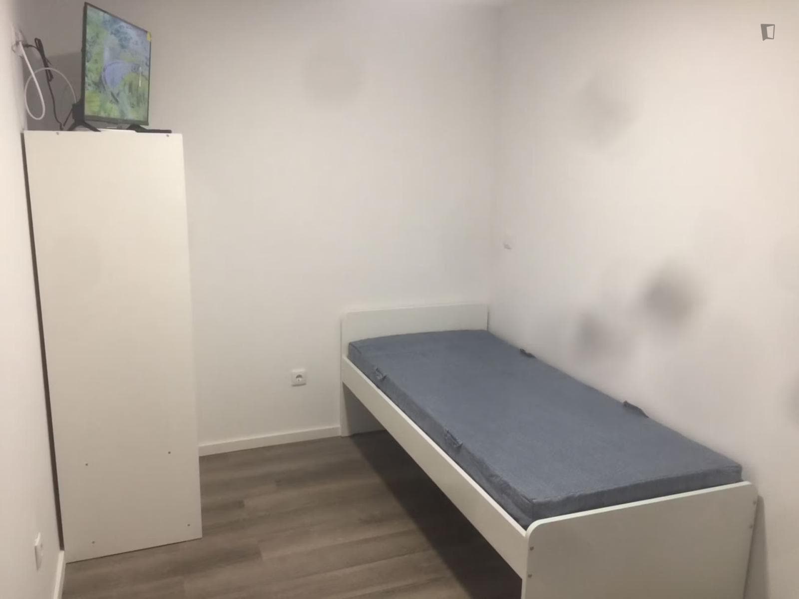 Nice single bedroom not too far from Campanhã metro station photo 1