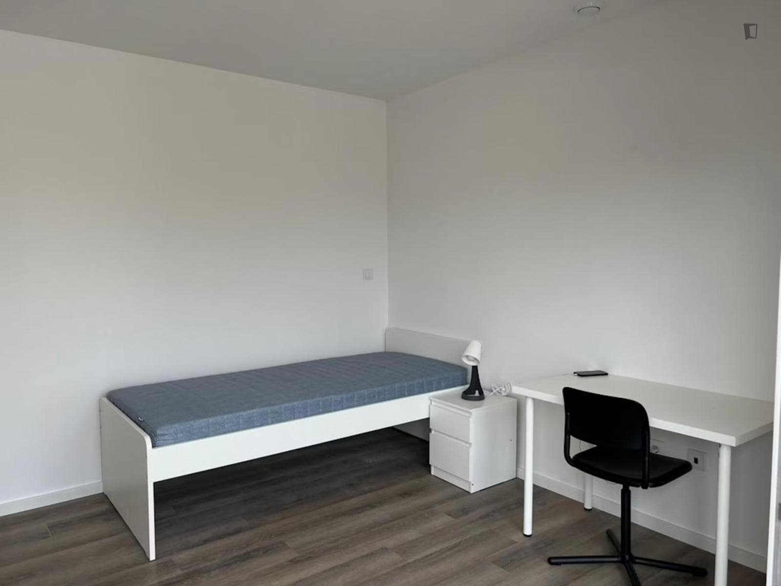 Cosy single bedroom photo 1