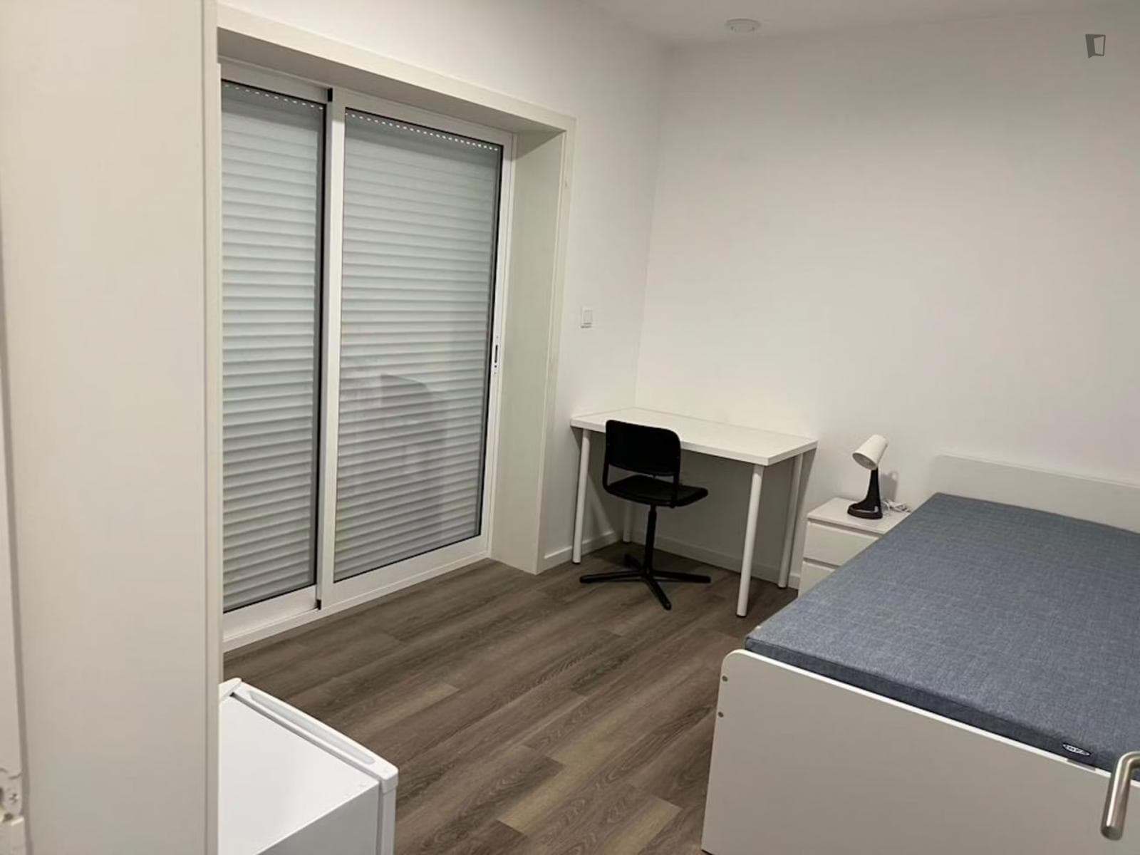 Comfy single bedroom photo 1